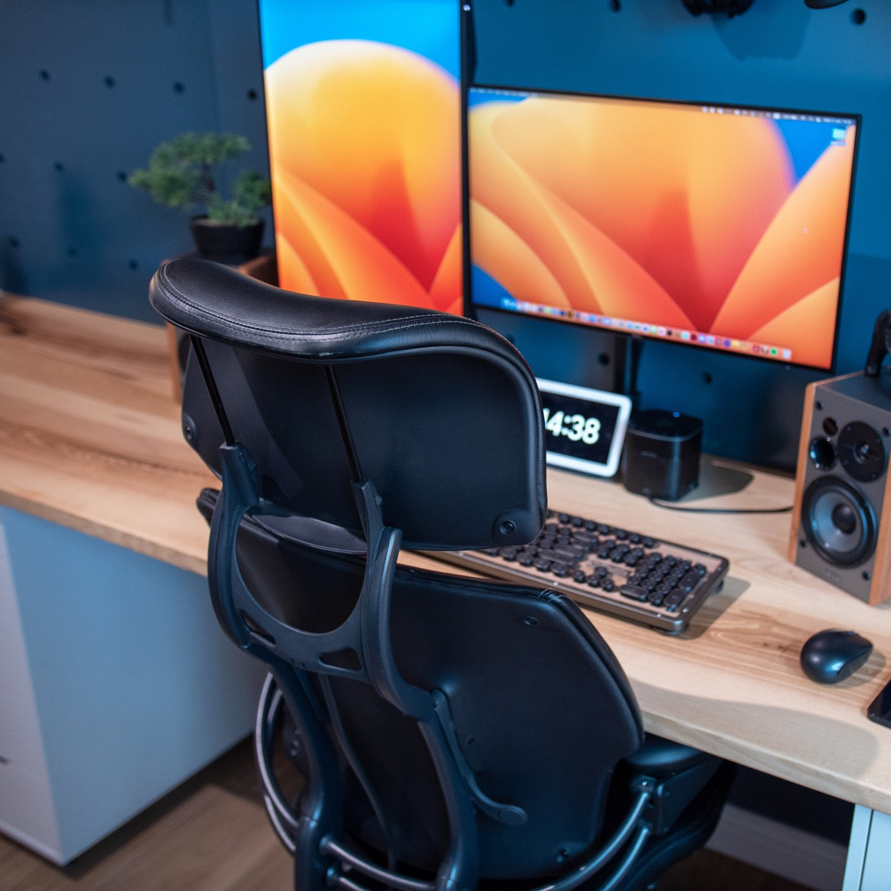 Humanscale Freedom Headrest Office Chair