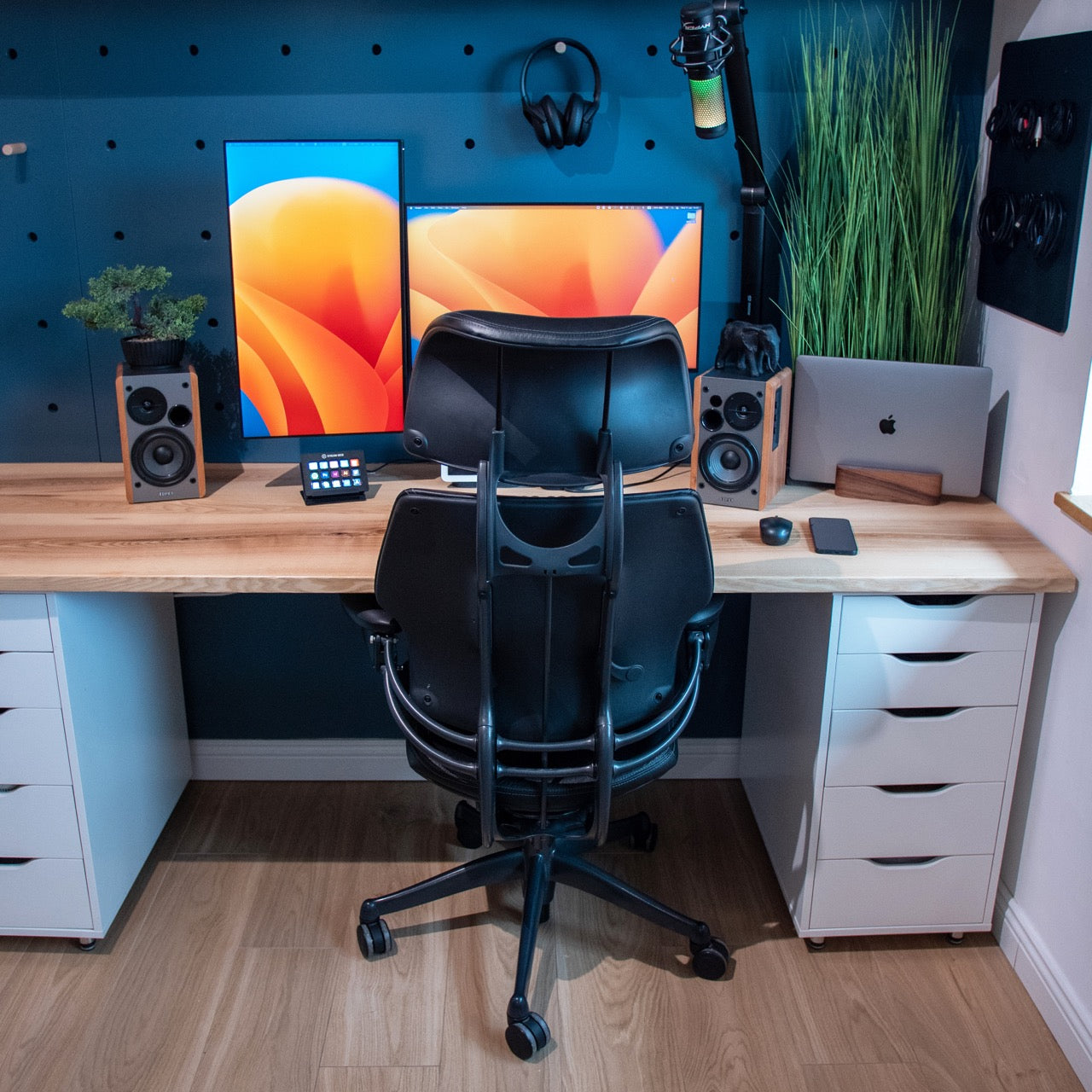 Humanscale Freedom Headrest Office Chair