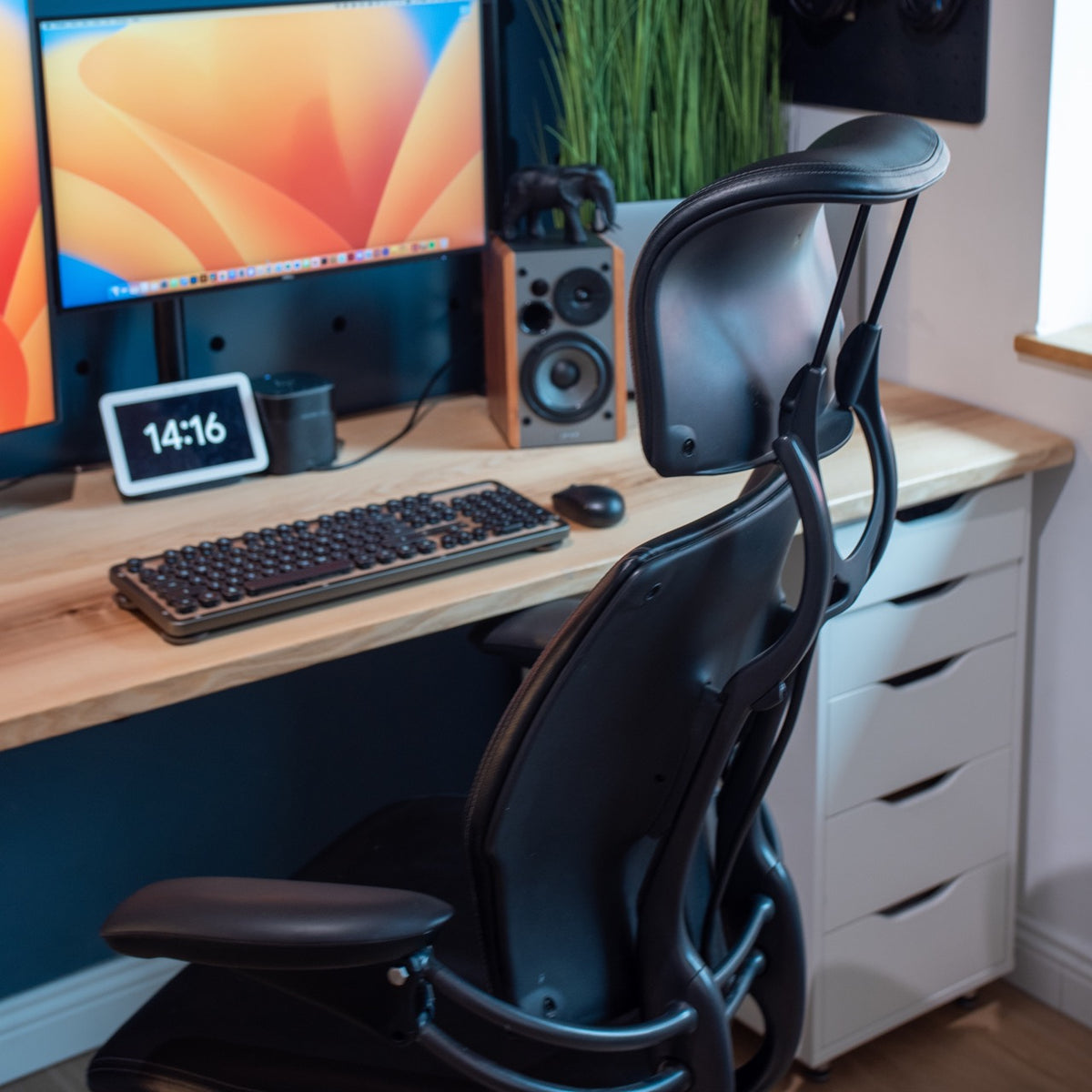 ERGOMOOD Humanscale Freedom Headrest Office Chair Ergomood LIFE. WORK.